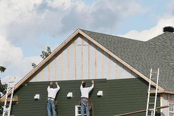 Professional Wood Siding technician working in Massapequa Park, NY